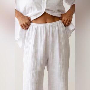 Donni Bubble Crop Simple Pant in Powder White XS